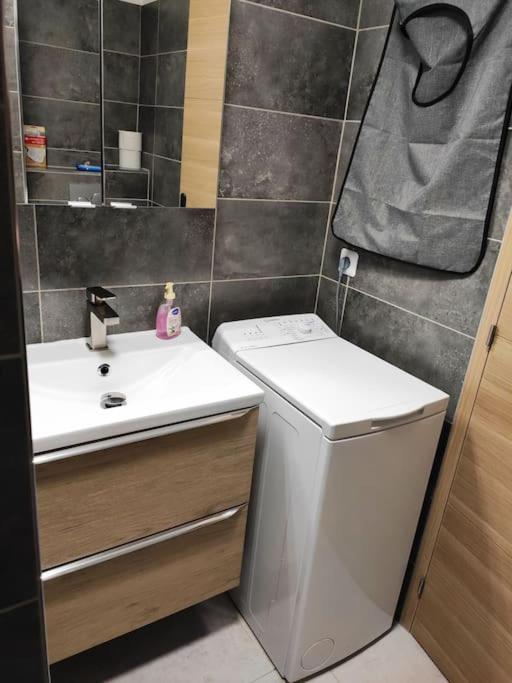 Menton, Appartement/Jardin, Proche Mer Et Centre Luaran gambar