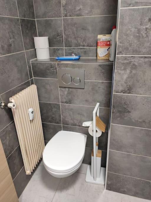 Menton, Appartement/Jardin, Proche Mer Et Centre Luaran gambar