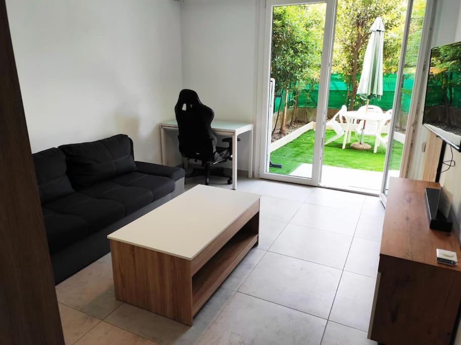 Menton, Appartement/Jardin, Proche Mer Et Centre Luaran gambar