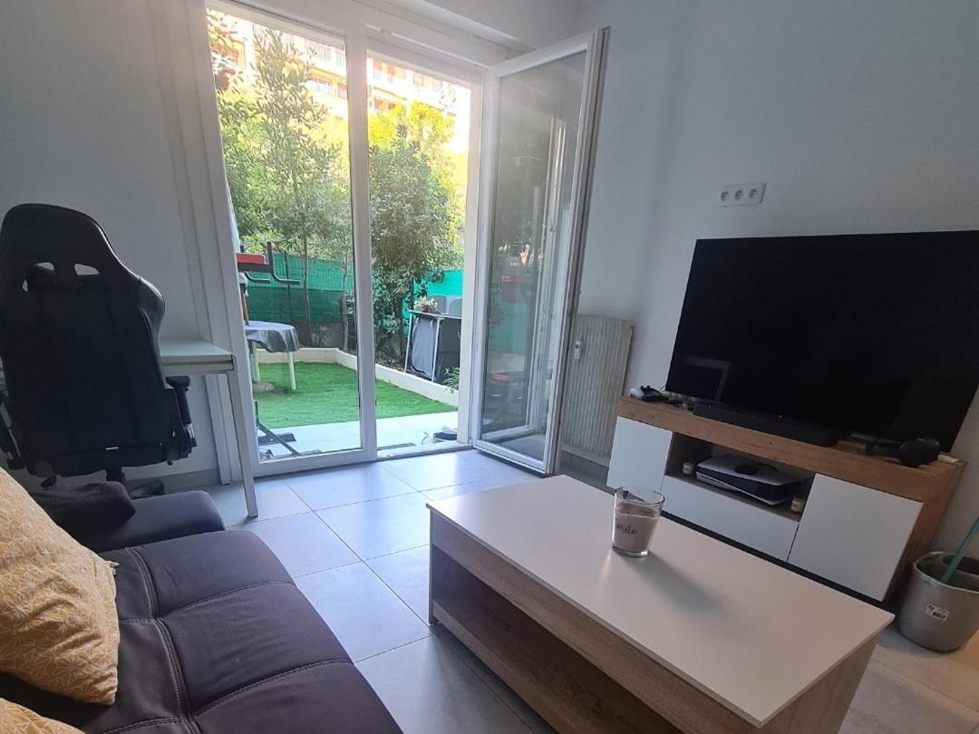 Menton, Appartement/Jardin, Proche Mer Et Centre Luaran gambar