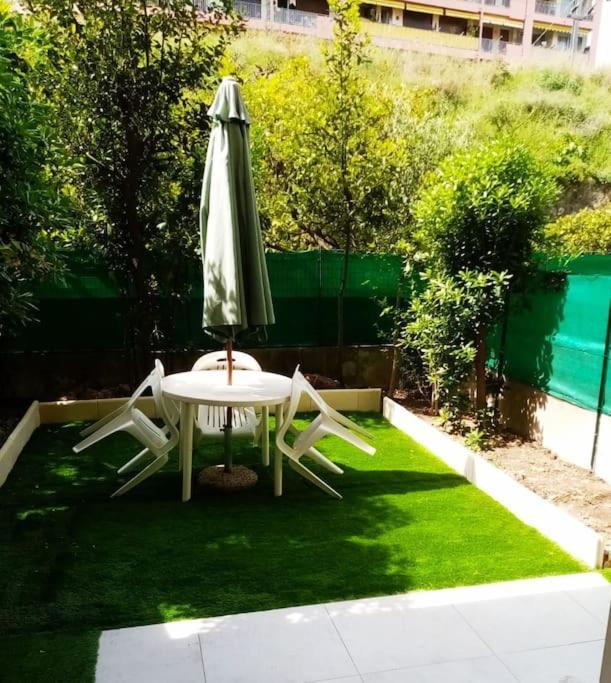 Menton, Appartement/Jardin, Proche Mer Et Centre Luaran gambar